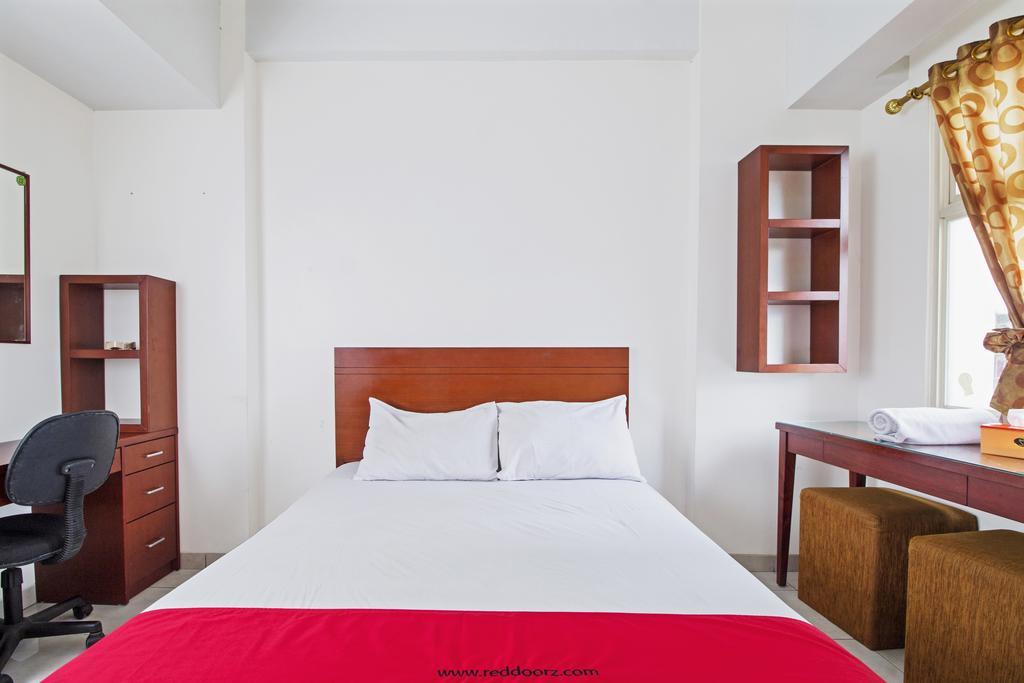 דפוק Reddoorz Apartment @ Margonda Residence מראה חיצוני תמונה