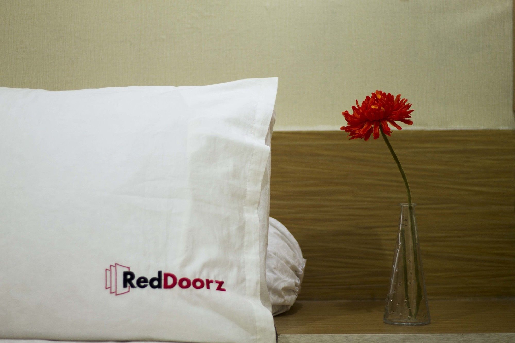 דפוק Reddoorz Apartment @ Margonda Residence מראה חיצוני תמונה