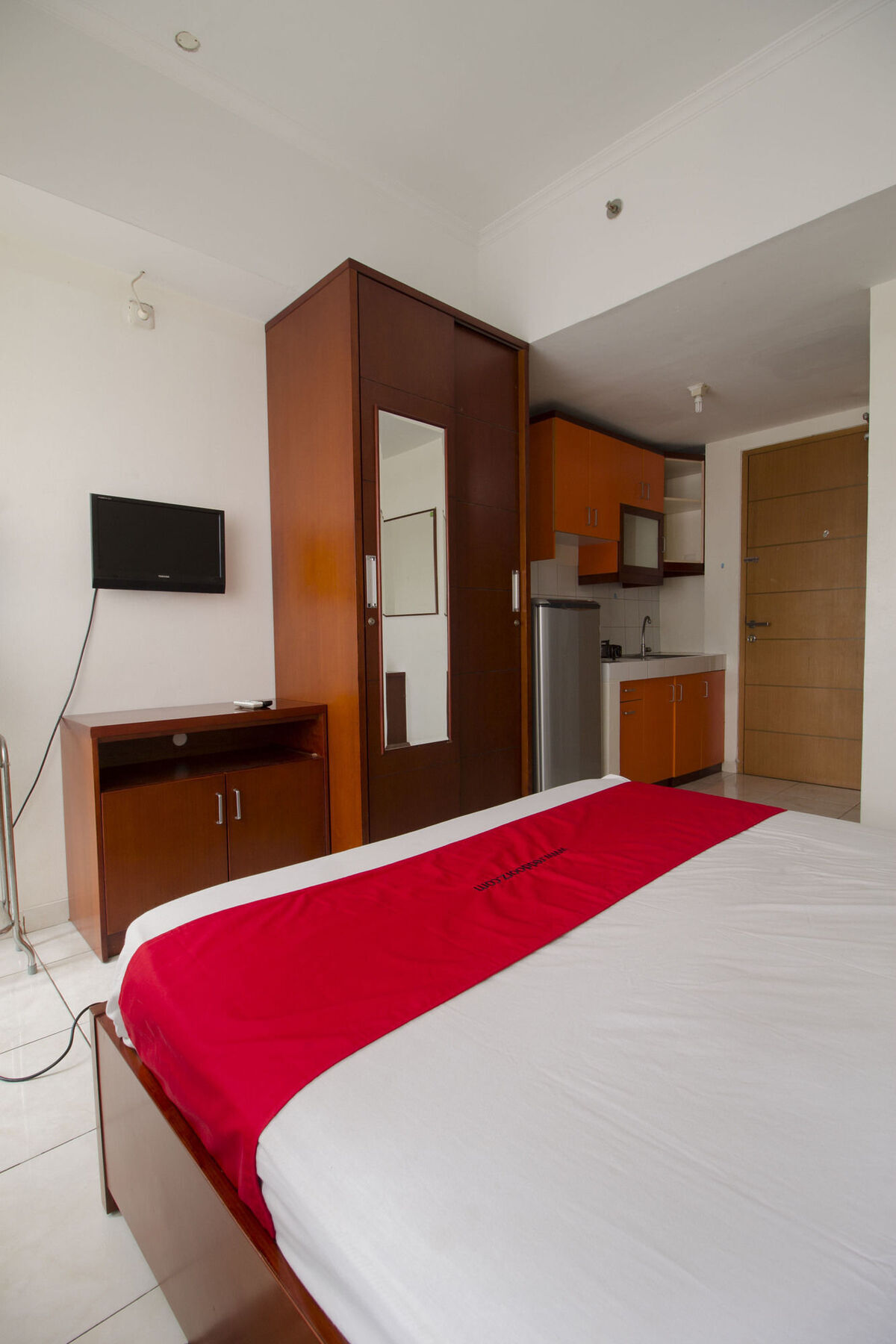 דפוק Reddoorz Apartment @ Margonda Residence מראה חיצוני תמונה
