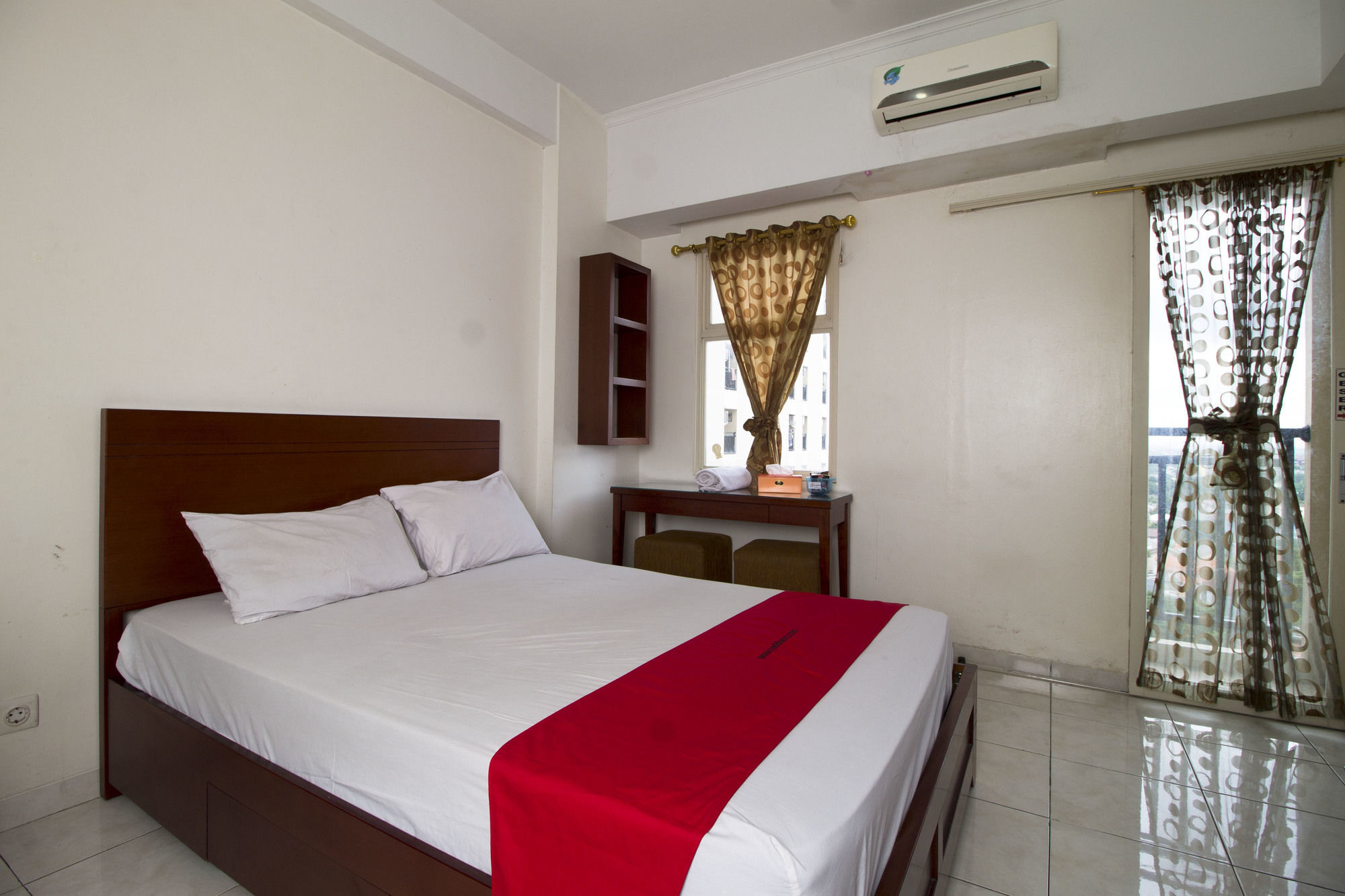 דפוק Reddoorz Apartment @ Margonda Residence מראה חיצוני תמונה