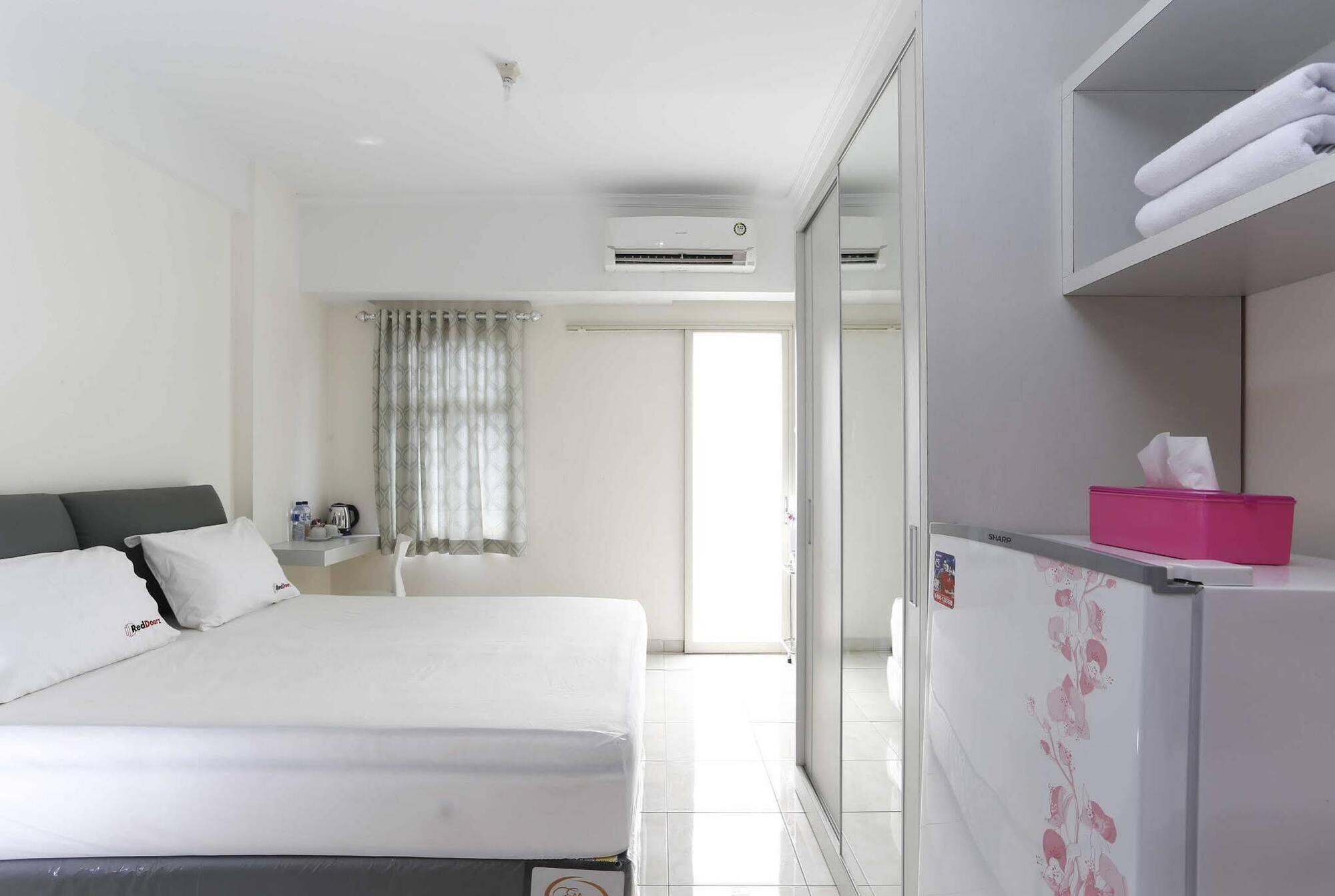 דפוק Reddoorz Apartment @ Margonda Residence מראה חיצוני תמונה