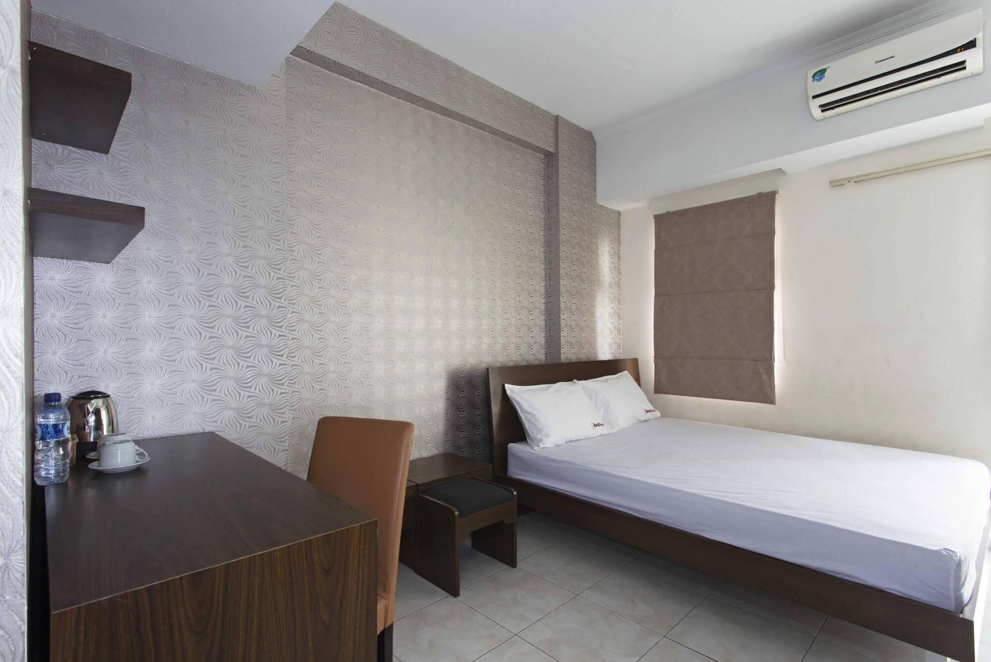 דפוק Reddoorz Apartment @ Margonda Residence מראה חיצוני תמונה